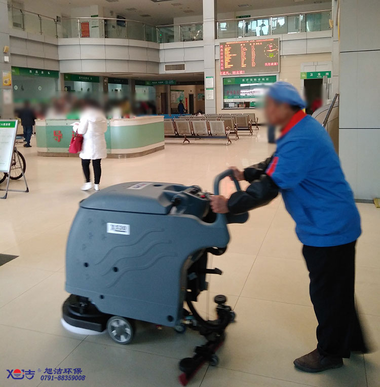 醫(yī)院大廳保潔，醫(yī)院手推式洗地機